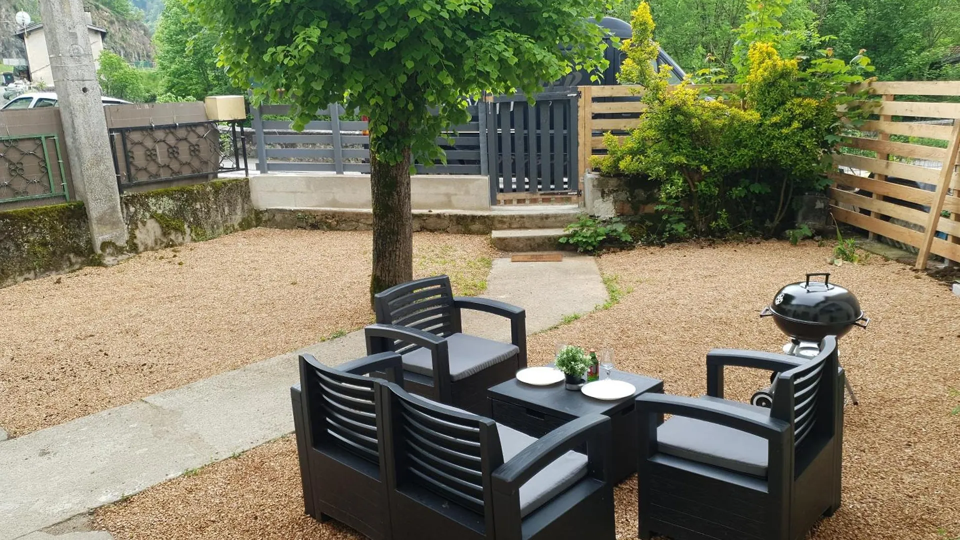 Studio Avec Jardin Et Barbecue, 2 Pers Thiers France