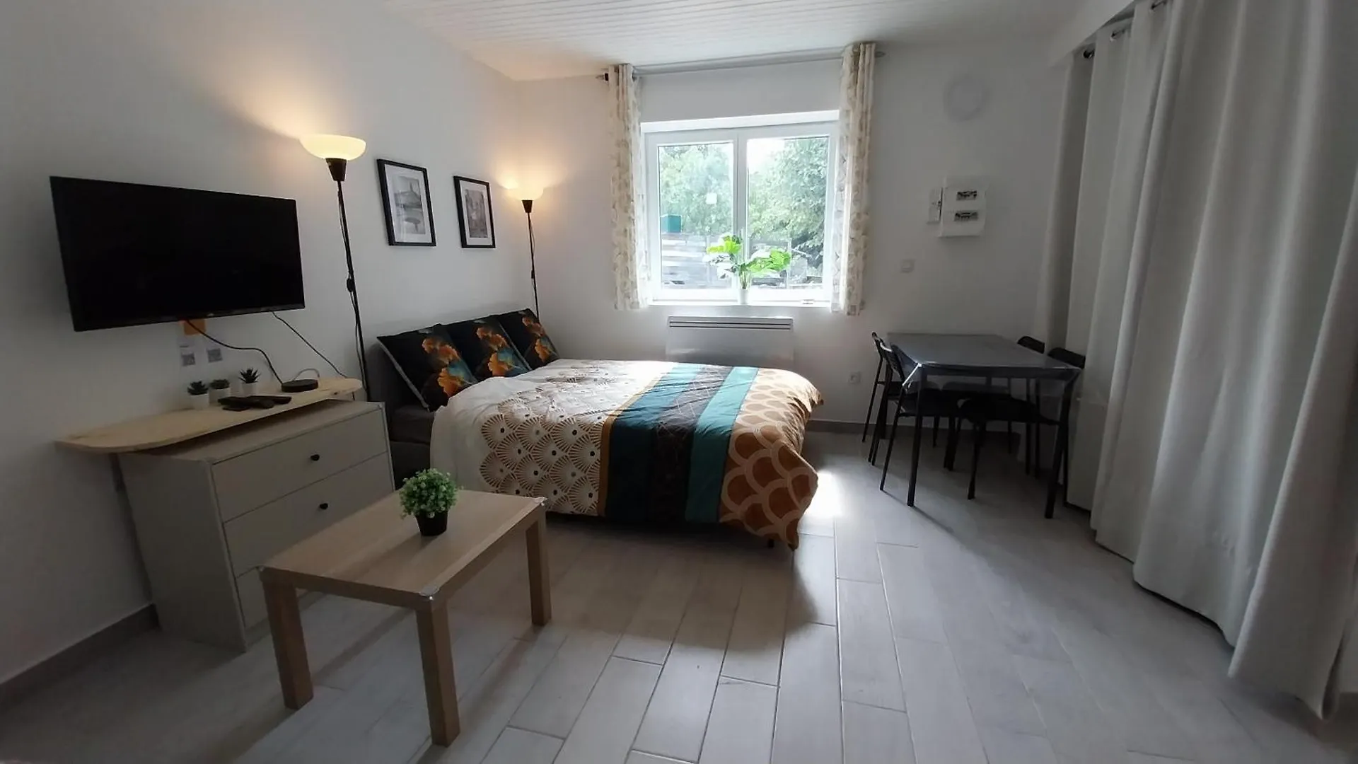 Studio Avec Jardin Et Barbecue, 2 Pers Thiers